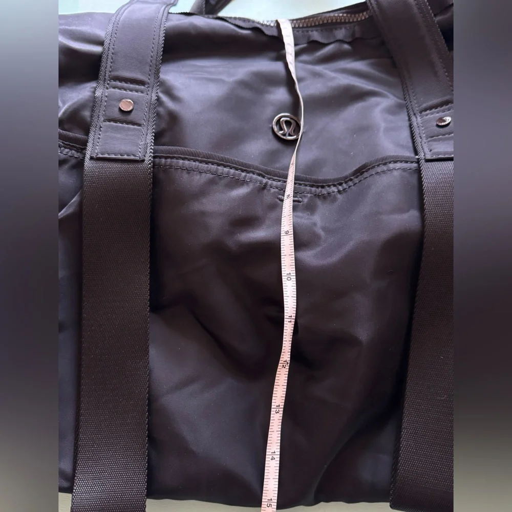 Lululemon all day Duffel Bag - Picture 9 of 16